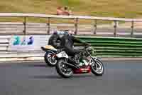 Vintage-motorcycle-club;eventdigitalimages;mallory-park;mallory-park-trackday-photographs;no-limits-trackdays;peter-wileman-photography;trackday-digital-images;trackday-photos;vmcc-festival-1000-bikes-photographs